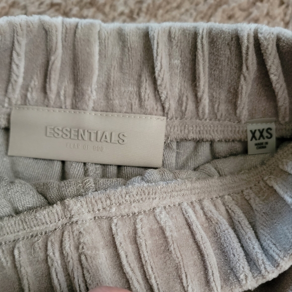 Essentials Fear of God beach valour shorts - Picture 3 of 5